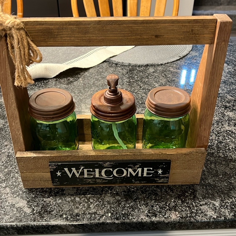 Super cute wooden welcome holder with 3 mason jars euc